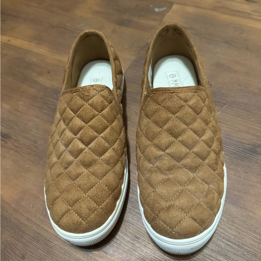 Magellan Outdoors Tan Quilted Slip-On Loafers